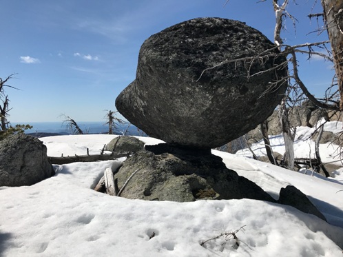 Balancing boulder 