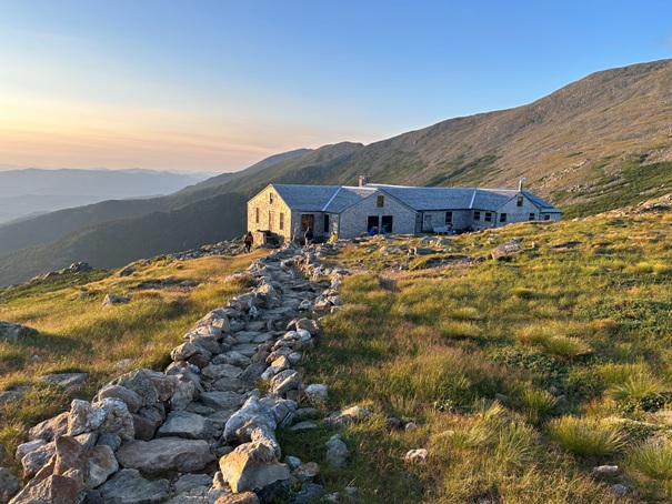 Lake of the Clouds hut