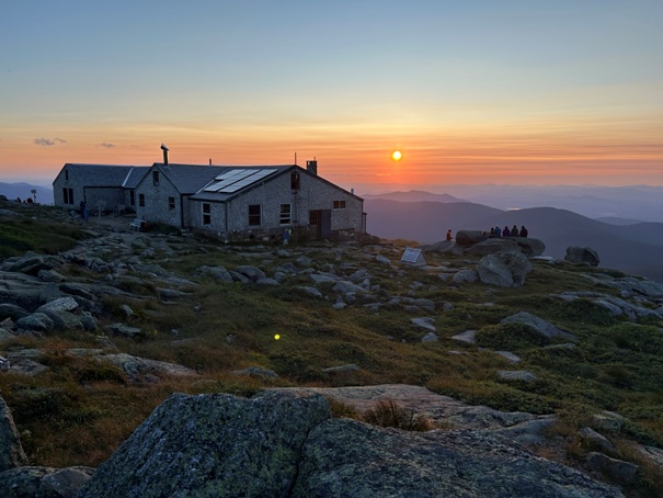 Lake of the Clouds hut