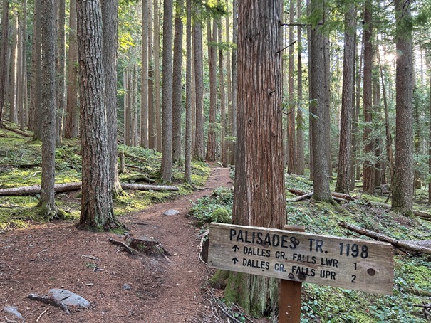 palisades trail sign